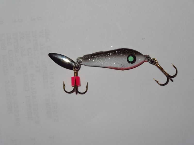 Blade bait, Black Shaded body - 273 - Jiggin Minis - Captain Hooks